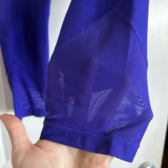 Athleta Leggings capri length blue sheer details - Picture 4 of 10